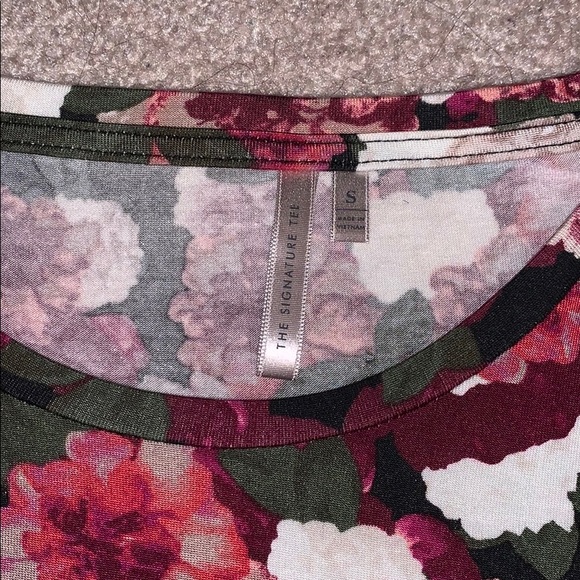 Banana Republic floral signature tee - Picture 2 of 4